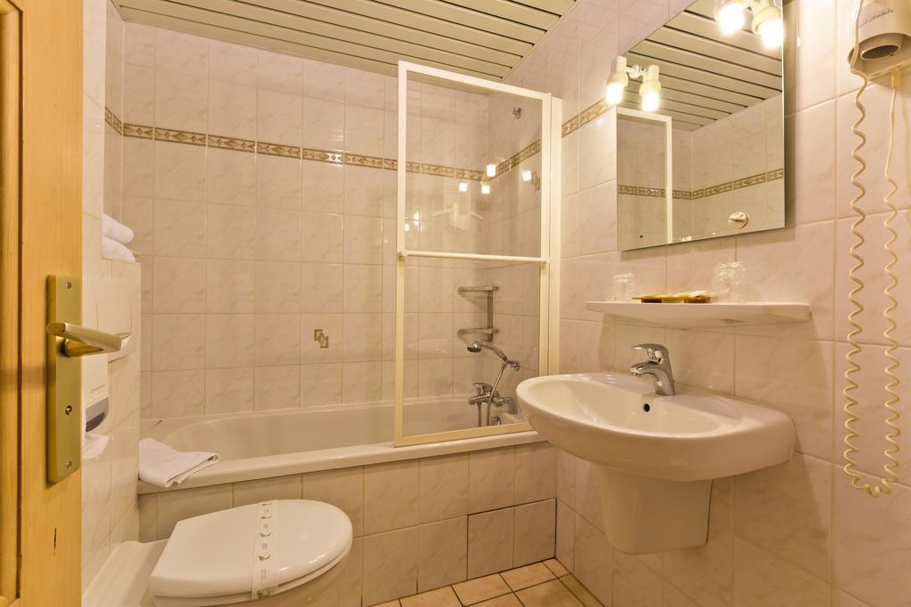 Hotel La Montagne Ла-Клюсаз Экстерьер фото