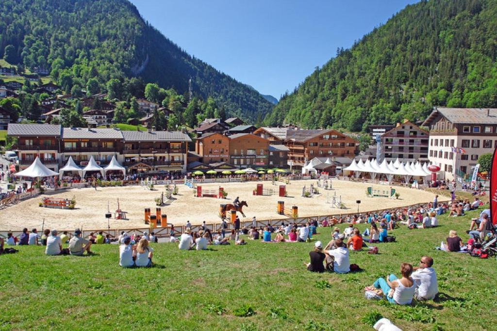 Hotel La Montagne Ла-Клюсаз Экстерьер фото